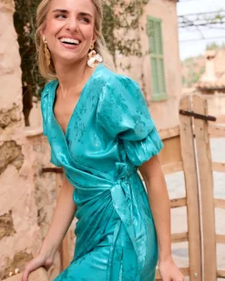 Robe à encolure genevoise